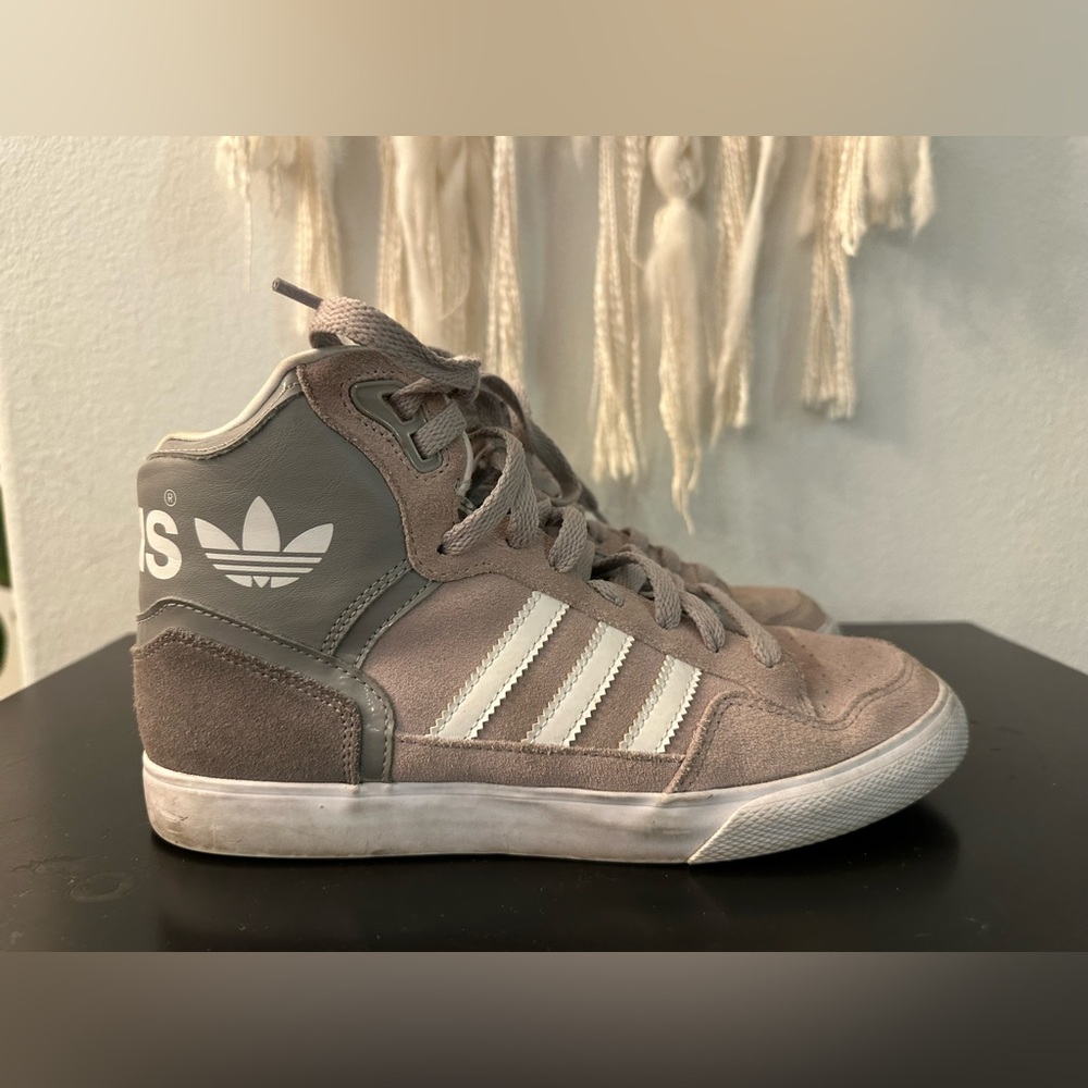 High top adidas gym shoes size 7